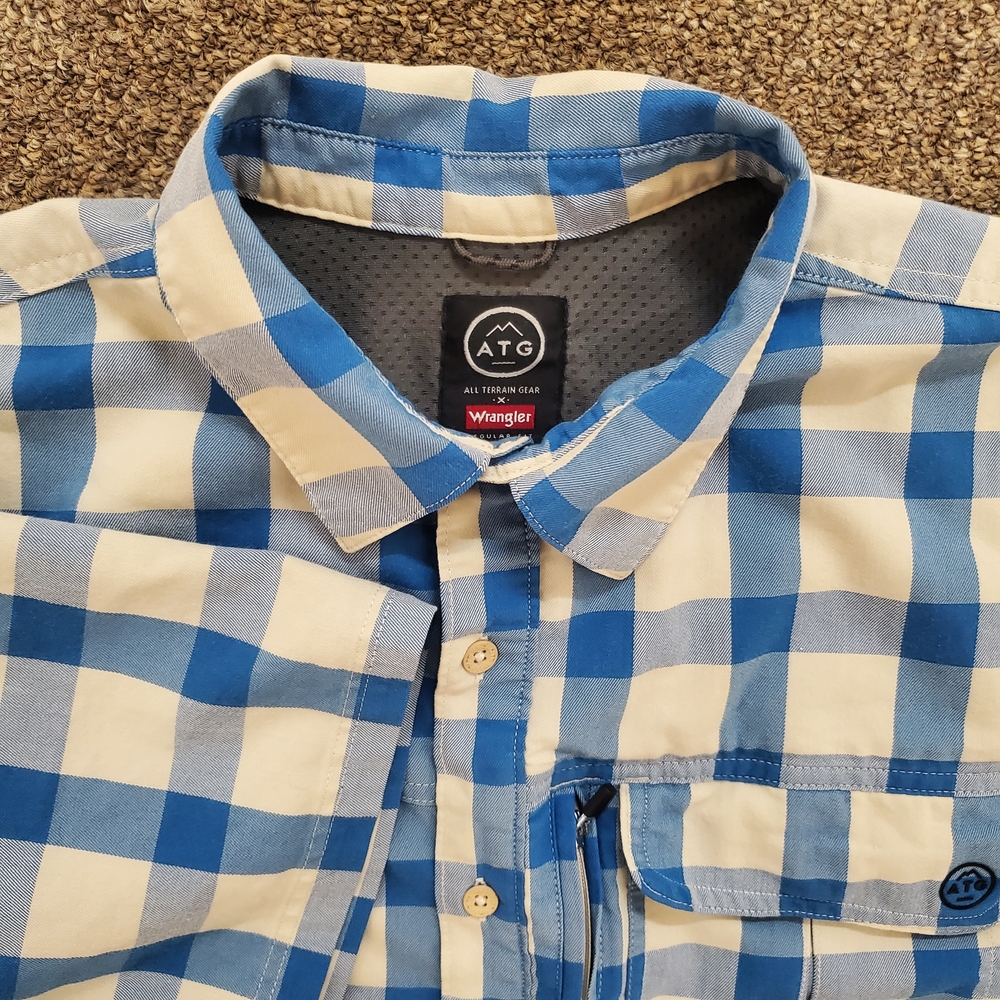 Wrangler ATG Vented Plaid Button Up Shirt Mens Large Blue Short Sleeve Outdoors
